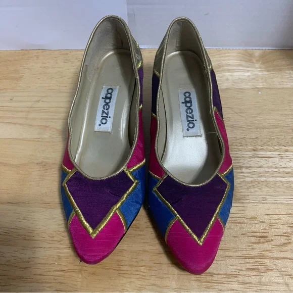 Vintage Women Tahití CAPEZIO‎ 7.5 Multicolored Fabric 2" Kitten Heel Pumps - Picture 4 of 7